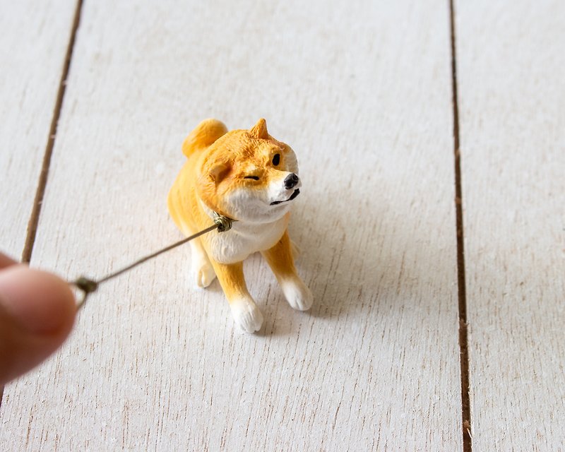 不想回家的柴犬 Shiba Inu - 手工雕刻摆饰 / 附牵绳 - 摆饰 - 塑料 橘色