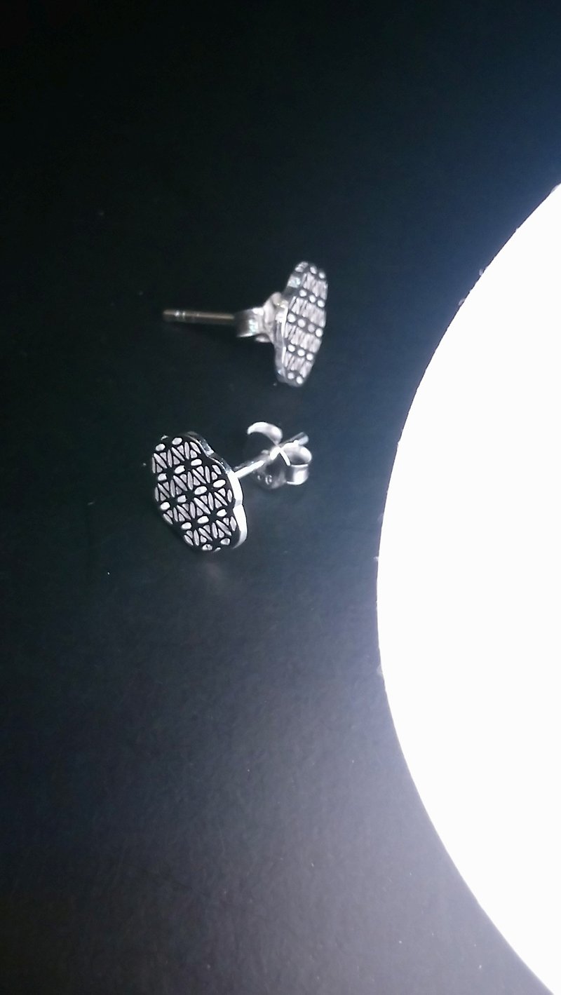 Silverweave earrings - 耳环/耳夹 - 其他金属 银色