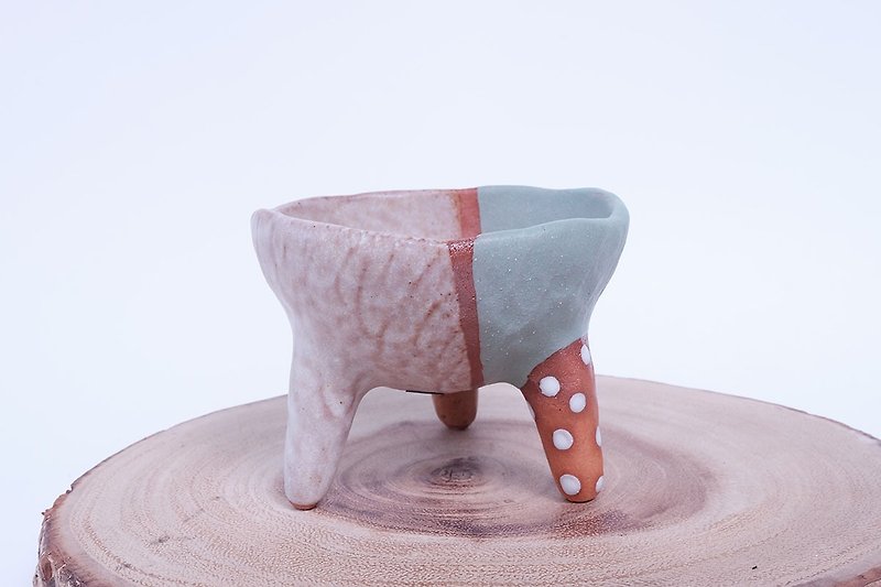 Handmade ceramic candle holder with legs - 蜡烛/烛台 - 陶 蓝色