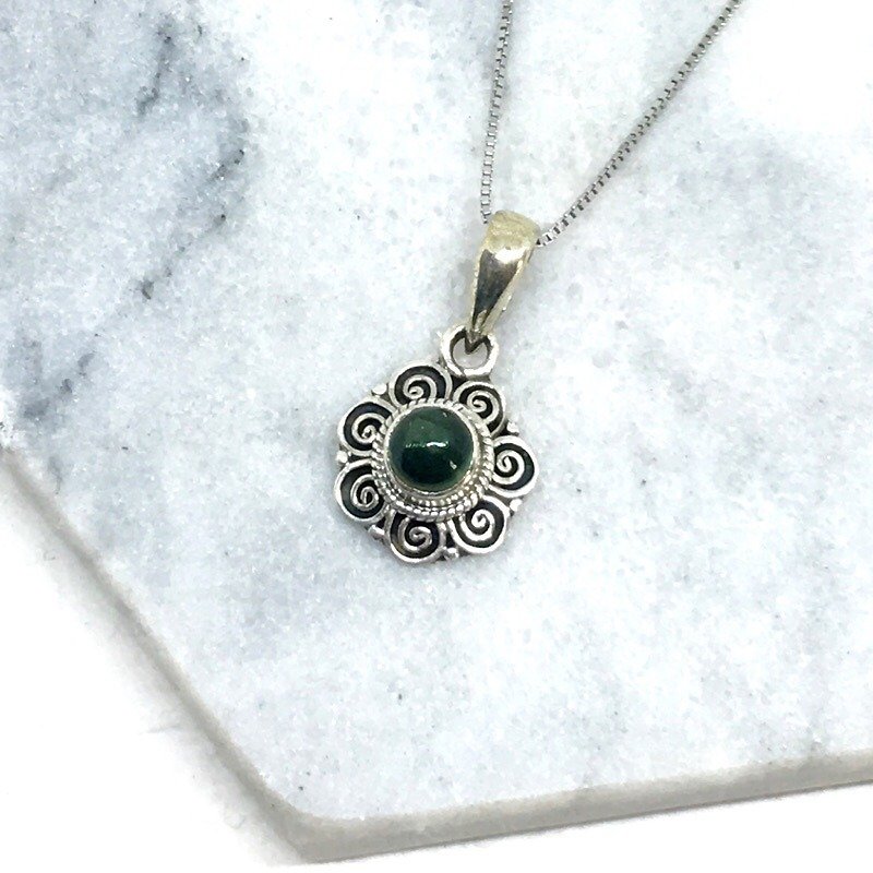 绿碧玺925纯银花朵风格项链 尼泊尔手工镶嵌制作 - 项链 - 宝石 绿色