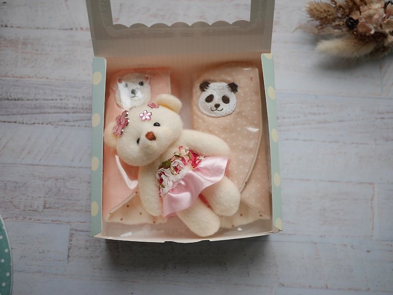 弥月礼盒 口水巾二入组 熊猫刺绣(现货) - 满月礼盒 - 棉．麻 粉红色