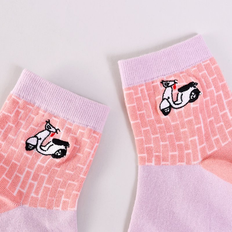 精选商品 7 折绘本画家合作 项仔脚的记忆 欧兜拜 棉袜 - 袜子 - 棉．麻 粉红色