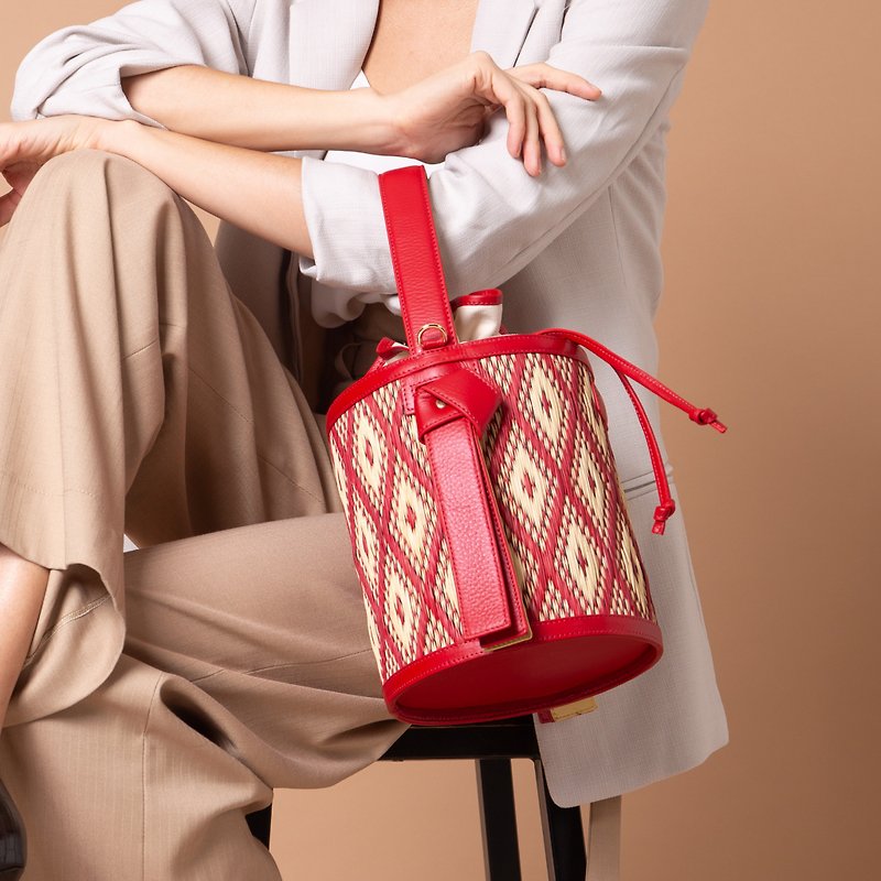 Bucket Bag from Cow Leather and Woven Sedge in Thai Pattern - 束口袋双肩包 - 真皮 红色