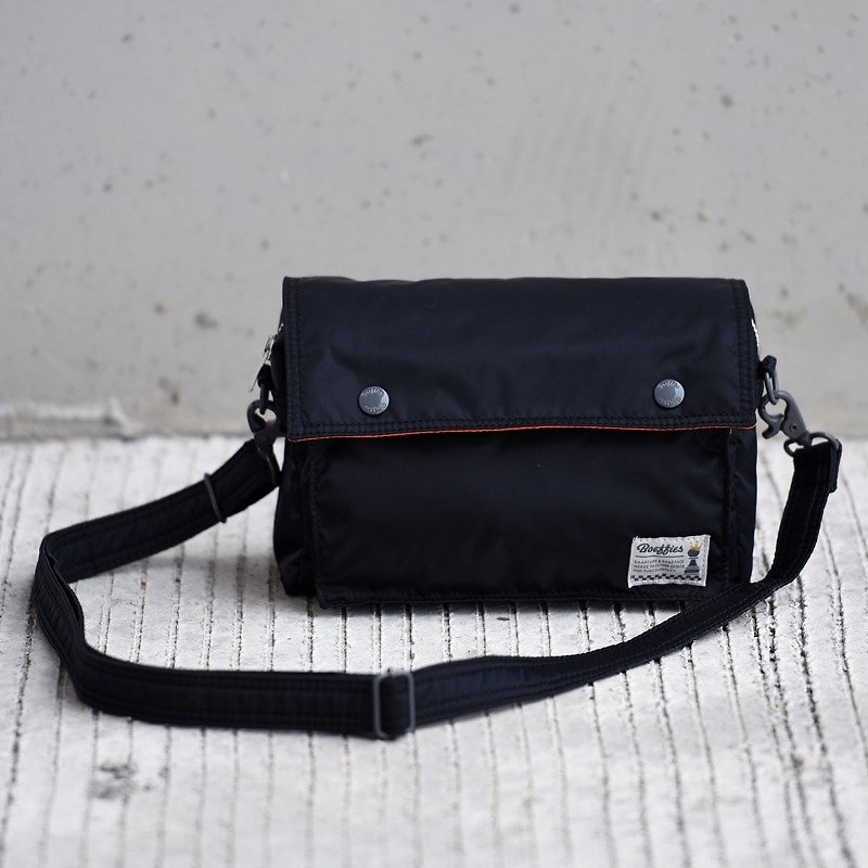 Boeffies  Fantastic 轻量经典小侧斜背包 - 洗链黑 Shoulder Bag - 侧背包/斜挎包 - 聚酯纤维 黑色