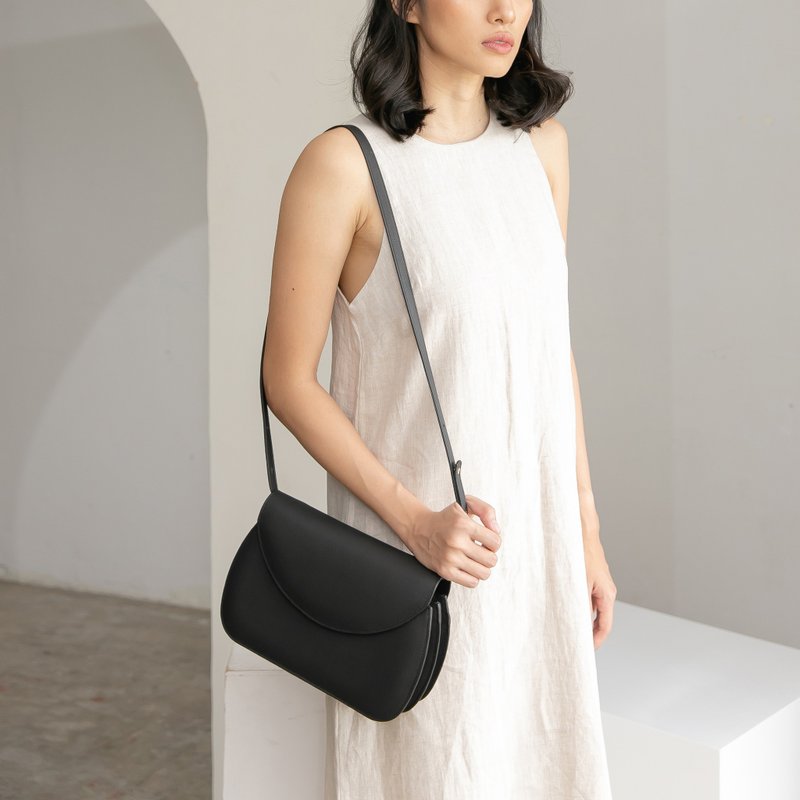 DOUBLE ARCH soft touch leather shoulder bag - Black - 侧背包/斜挎包 - 真皮 黑色