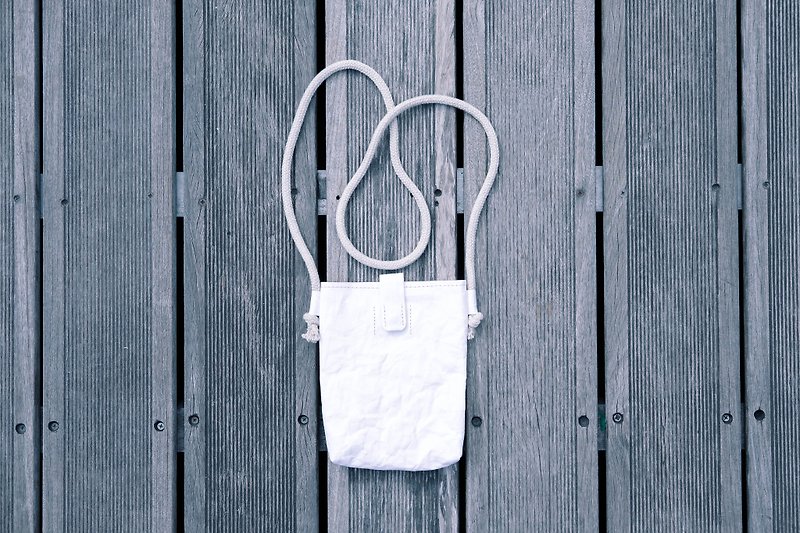 【纸造可能】 素色simple n natural系列 小物袋 (白色) - 侧背包/斜挎包 - 纸 银色
