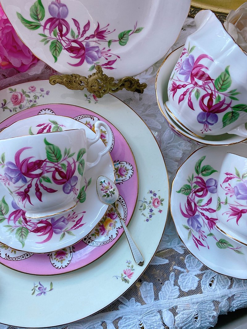 英国制手绘倒挂金钟下午茶骨瓷花茶杯三件组库存品全完整 - 茶具/茶杯 - 瓷 紫色
