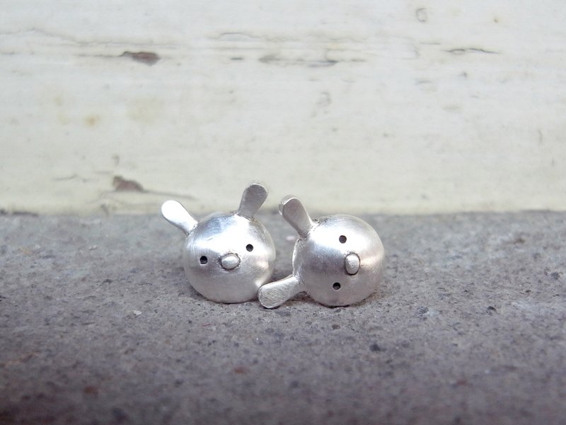 小兔子 | 纯银 耳针 耳环 - 耳环/耳夹 - 银 灰色