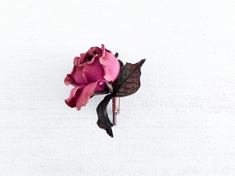Corsage : Antique rose. (Red-purple) - 胸花/手腕花 - 棉．麻 紫色