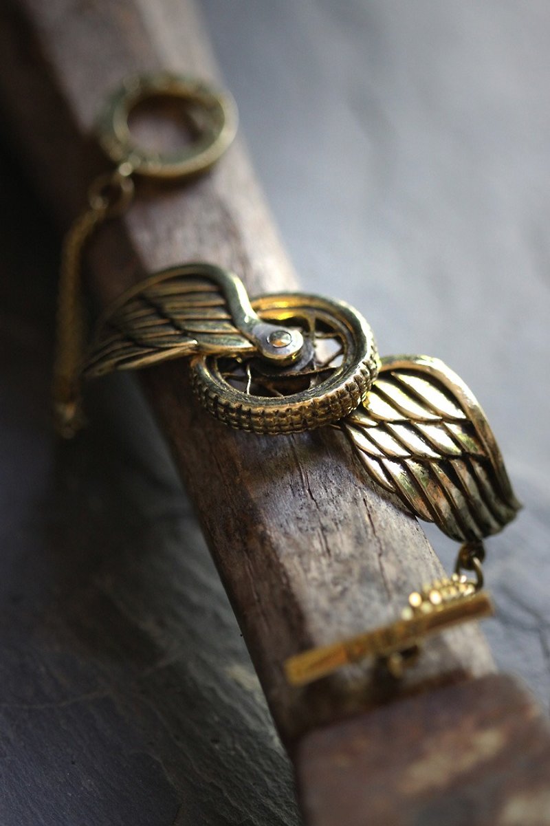 Wings and Wheels with toggle lock Bracelet. - 手链/手环 - 其他金属 
