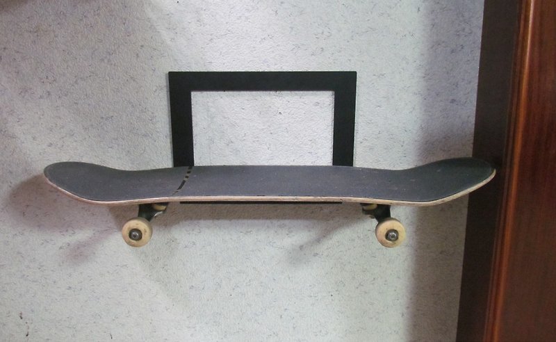 特殊制品，金属制滑板架，滑板置物架，将常用滑板收纳于墙面上，亦可用于一般置物 - 摆饰 - 其他金属 黑色