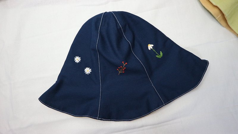 手工刺绣-郁金香桶拼色海军蓝 - 帽子 - 棉．麻 
