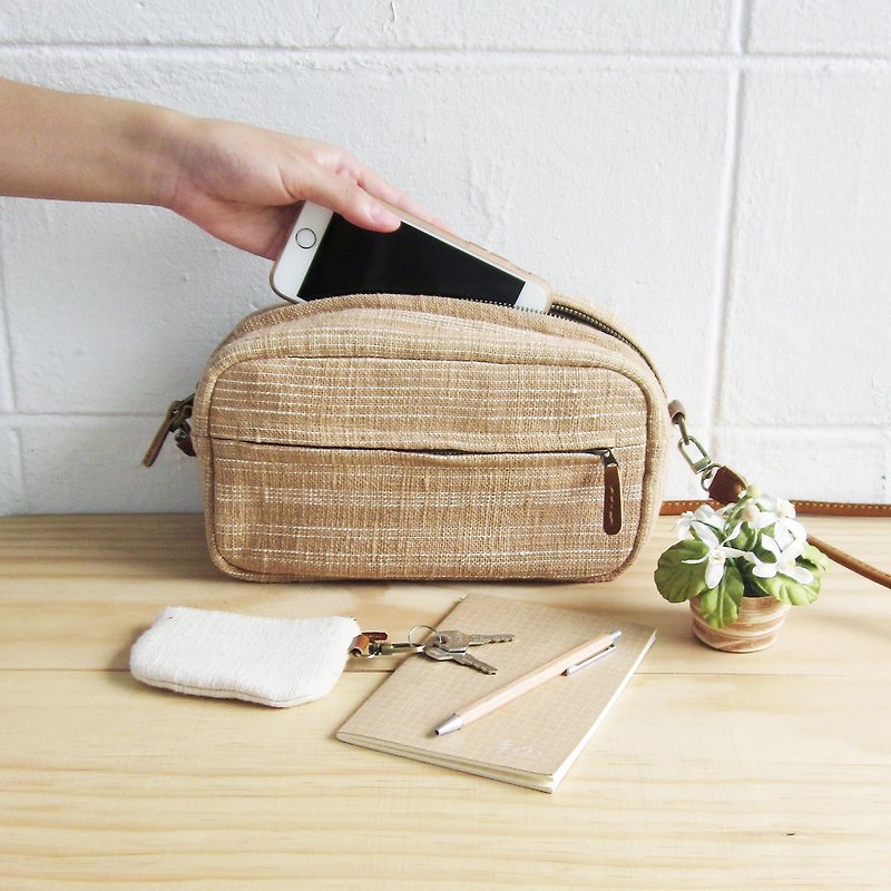手工棉制极简长方形斜背包-天然植物染-浅褐色 - 侧背包/斜挎包 - 棉．麻 咖啡色