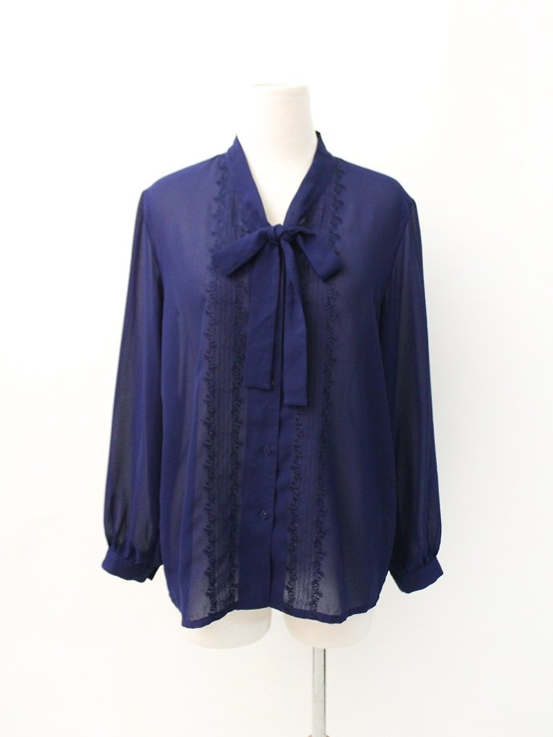 复古日本制深蓝色典雅刺绣薄长袖领结古着衬衫 Vintage Blouse - 女装衬衫 - 聚酯纤维 蓝色
