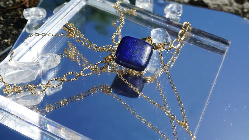 | 戴珍珠耳环的少女 | 青金石 淡水珍珠 14K镀金 天然石 项链 - 项链 - 半宝石 蓝色