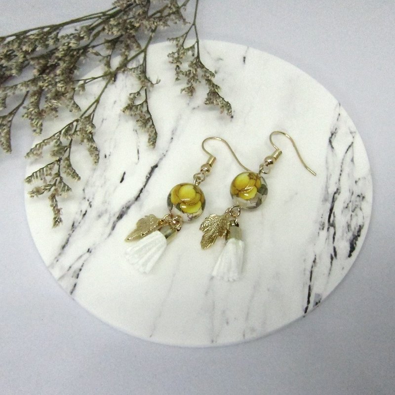 【可转耳夹】日本彩绘珠 配 金叶 真皮流苏 耳环 - 耳环/耳夹 - 贵金属 白色