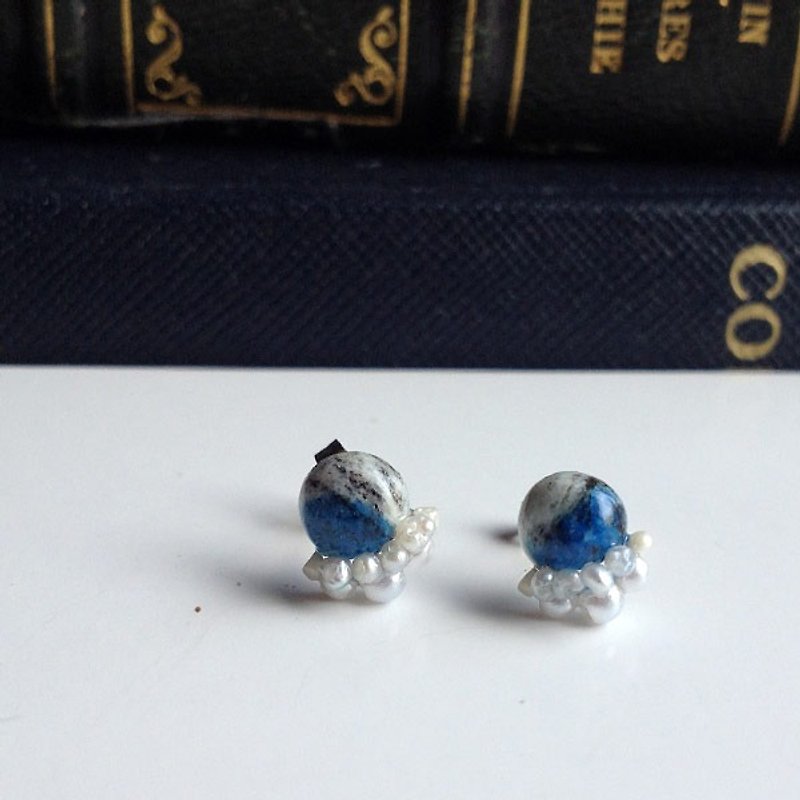 14kgf rare stone Himalaya K2Azurite × vintage pearl collage earrings OR ear clip - 耳环/耳夹 - 宝石 蓝色