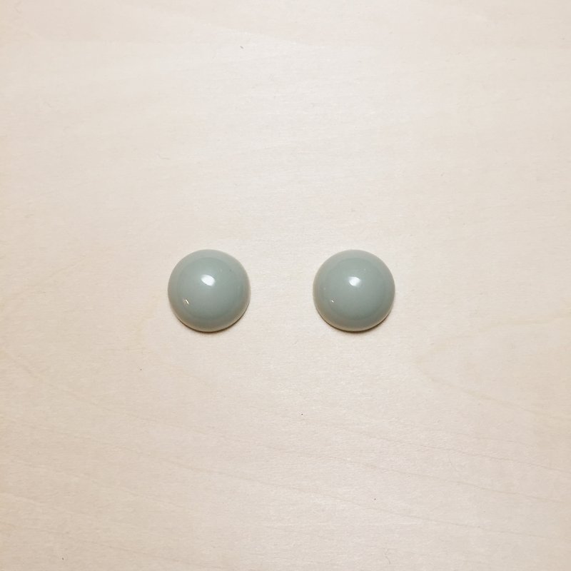 复古薄荷绿小丸子耳环 - 耳环/耳夹 - 树脂 绿色