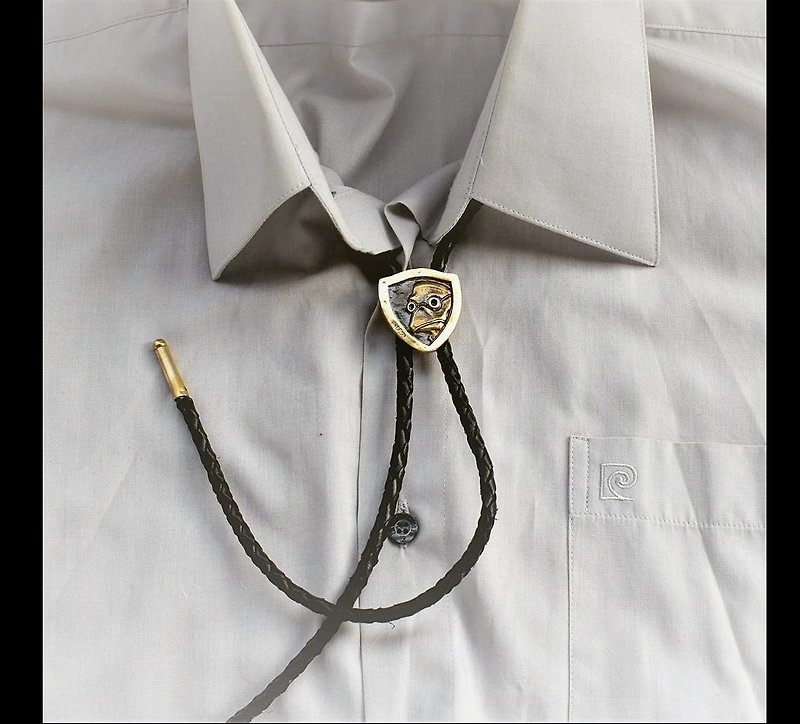 乌鸦医生浮雕 黄铜保罗领带 plague doctor brass bolo tie  - 领带/领带夹 - 铜/黄铜 金色