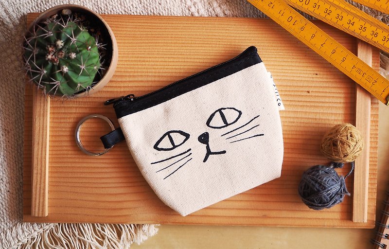 coin bag hand print with black cat - 零钱包 - 棉．麻 卡其色