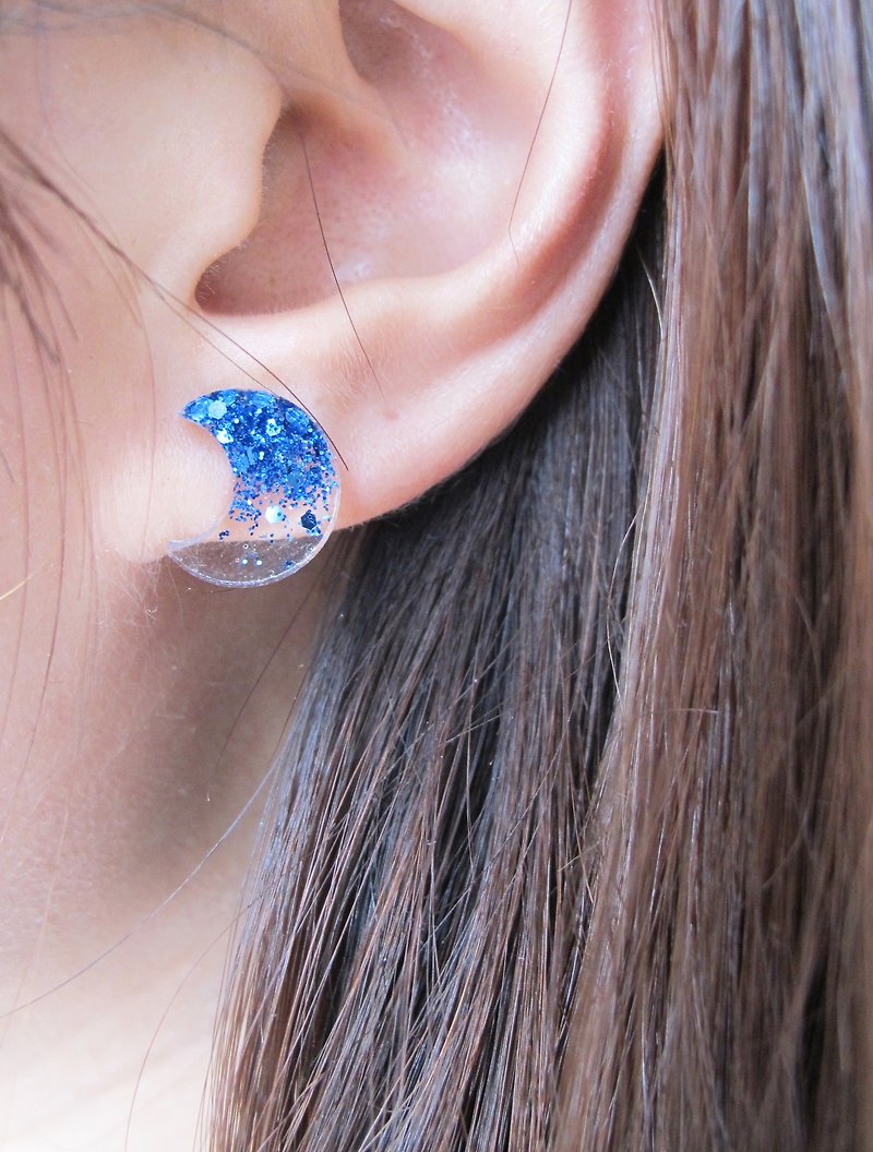 ＊Rosy Garden＊夜空蓝色透光月亮水晶胶耳环 可换耳夹式 - 耳环/耳夹 - 其他材质 蓝色