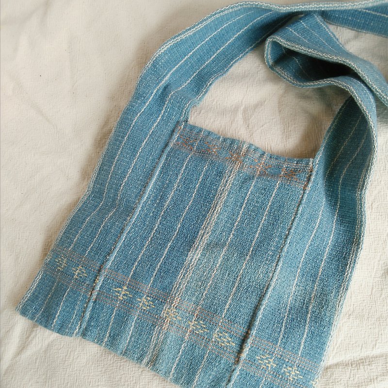 カレン族のショルダーバッグM / 水色 / 草木染め,手織り,手縫い / コットン - 侧背包/斜挎包 - 棉．麻 蓝色