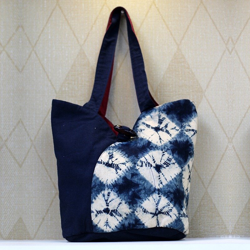 绀色蓝染日式花纹侧背包 ❖ 独家手工缝制包 ❖ - 侧背包/斜挎包 - 棉．麻 蓝色