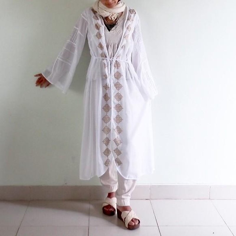 ピンタックの袖とハンドプリントのコットンロングカーディガン/1 - 女装衬衫 - 棉．麻 白色