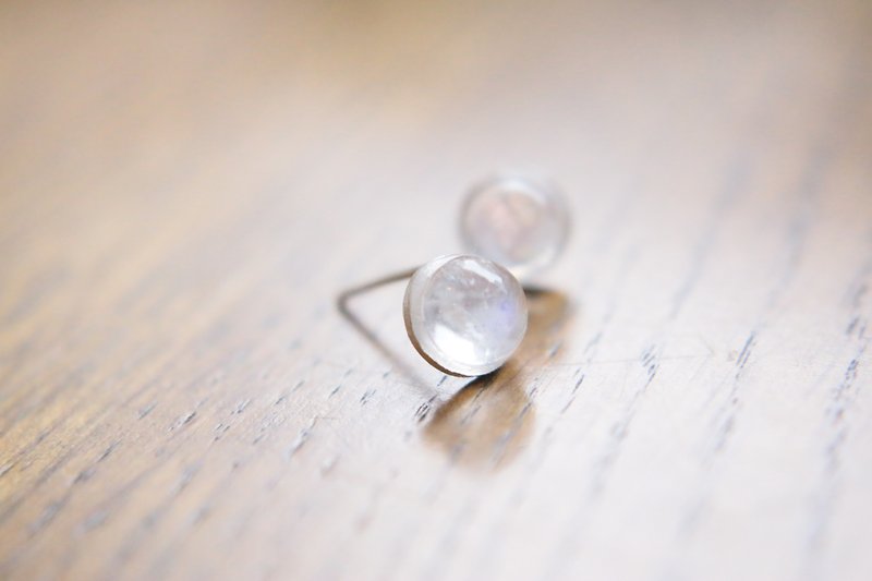 母亲节礼物<☞ HAND IN HAND ☜>  月光石- 慢慢来 纯银耳环 (0831) - 耳环/耳夹 - 宝石 白色