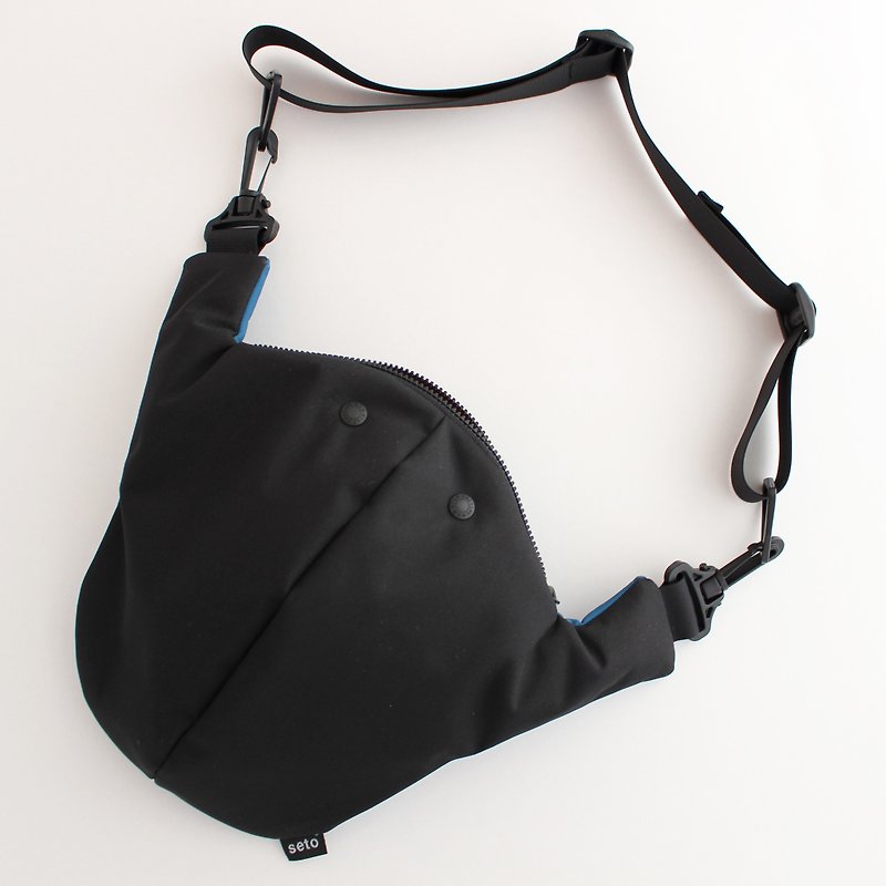 The creature bag　Large　Otona-sagari　Black Blue - 侧背包/斜挎包 - 聚酯纤维 黑色