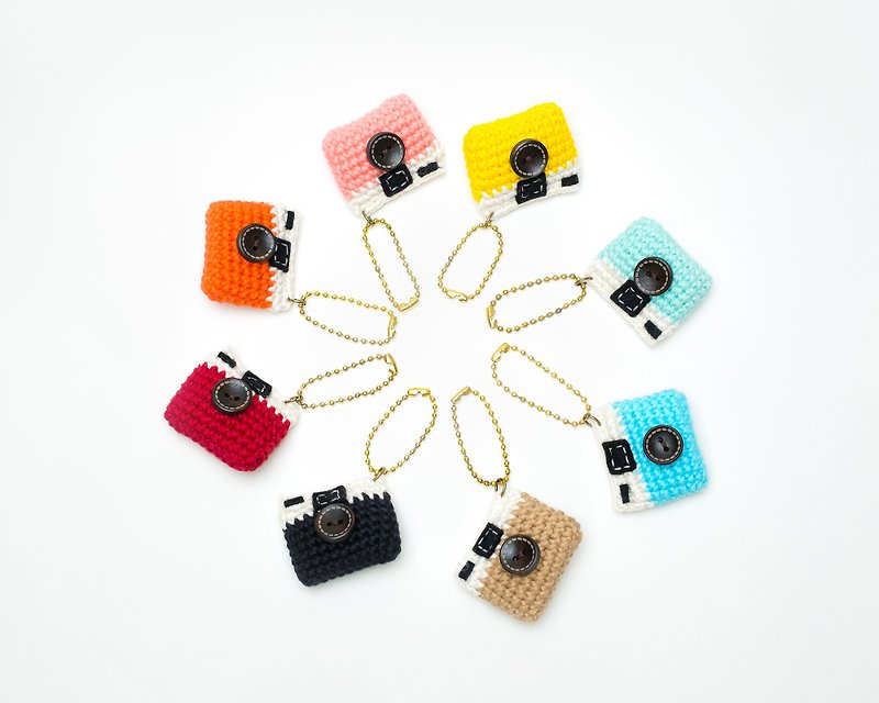 The Vintage Camera Crochet Keychain - 钥匙链/钥匙包 - 其他材质 多色
