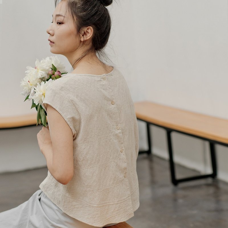 織花棉麻短袖後背紐扣提花工藝 SH180111 - 女装 T 恤 - 棉．麻 卡其色