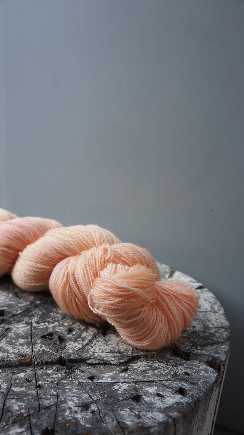 手染蕾丝线。粉橘渐层(BFL/Silk/8020) - 编织/刺绣/羊毛毡/裁缝 - 羊毛 