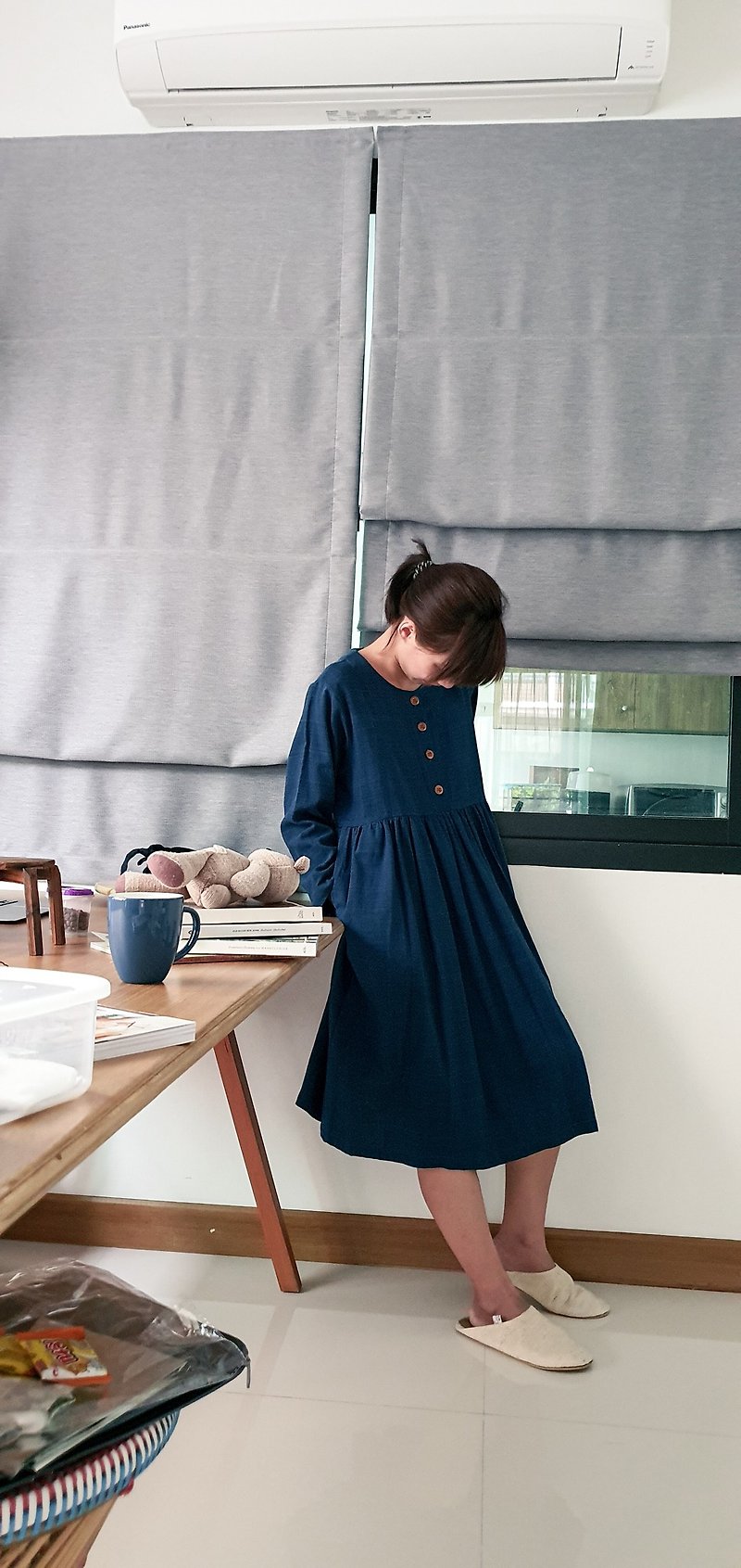 【กล่องของขวัญ】【โปร 11.11】Sweet Dress indigo handwoven cotton naturaldyed - 洋装/连衣裙 - 棉．麻 咖啡色