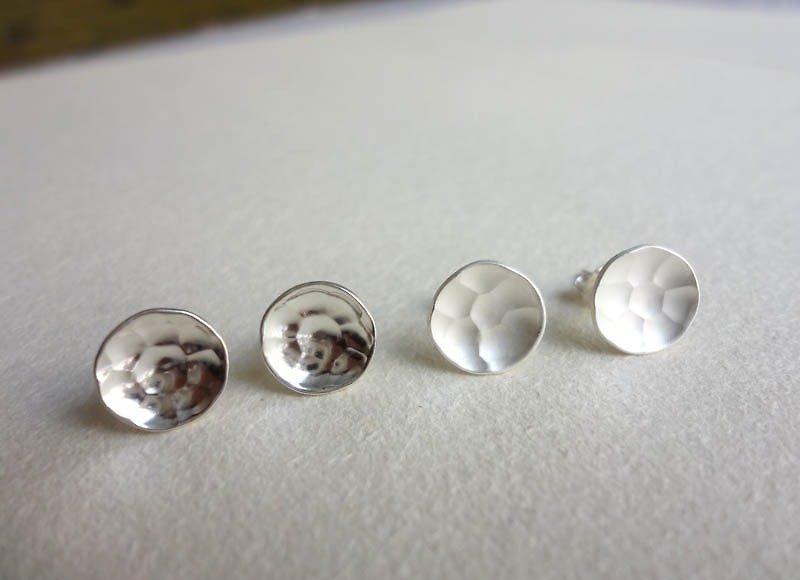 小小月光 银耳环-纯银 耳针 - 耳环/耳夹 - 其他金属 灰色