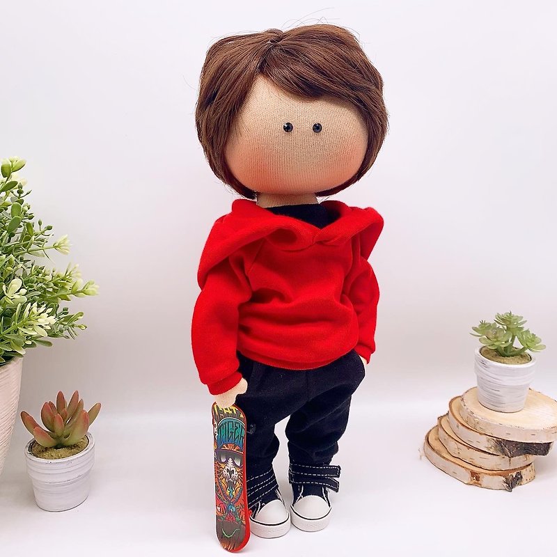 带滑板的纺织布娃娃 BOY - 玩偶/公仔 - 棉．麻 红色