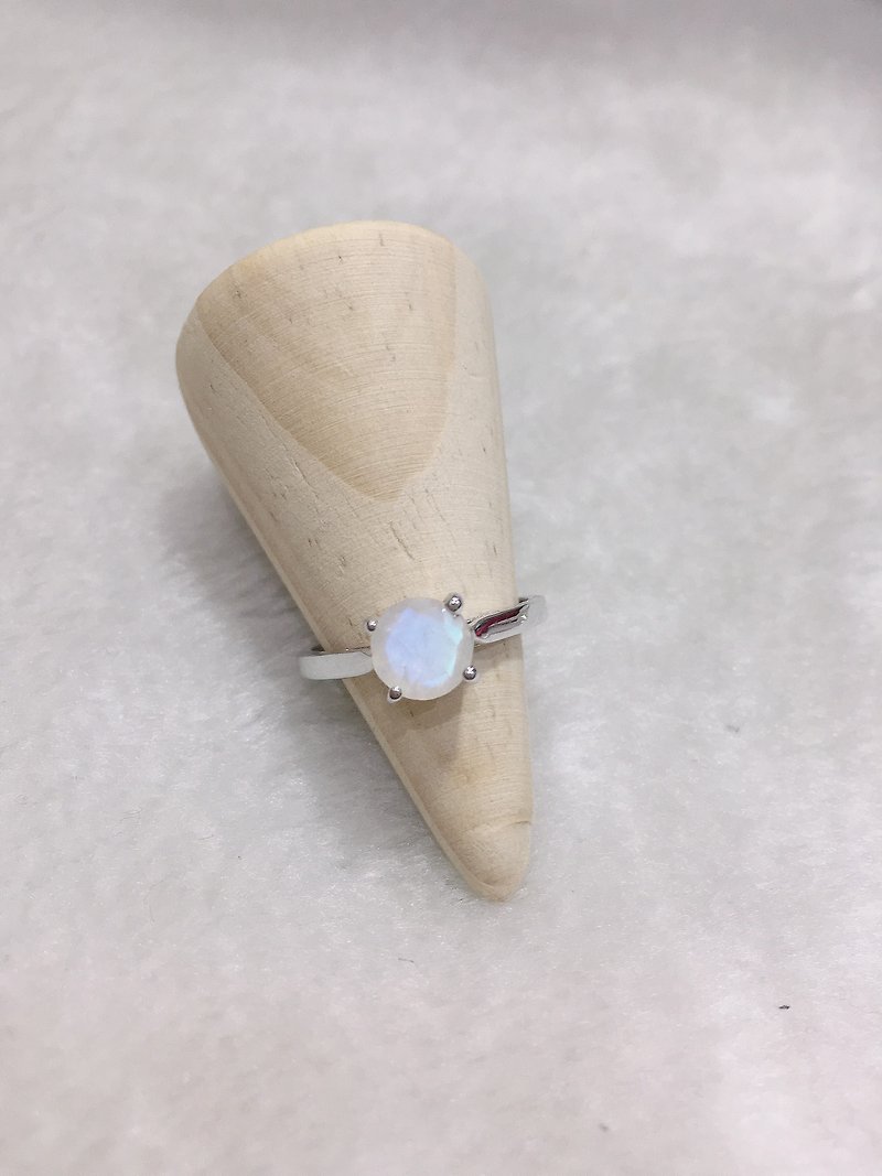 切割月光石 简单爪镶造型 925纯银 - 戒指 - 宝石 