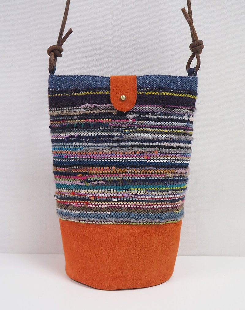 彩色间纹水桶型侧袋 - 侧背包/斜挎包 - 其他材质 多色