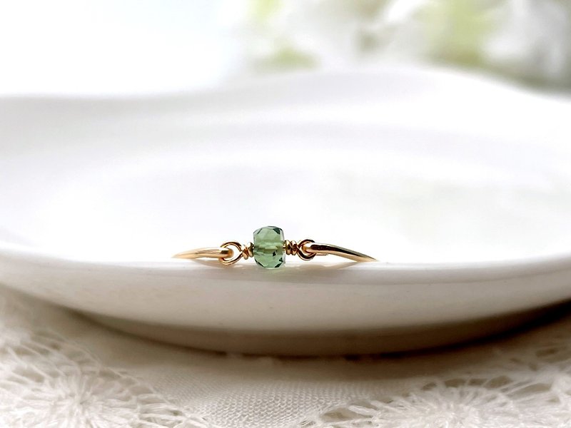 小さなモルダバイトのシンプルリング - 戒指 - 宝石 绿色