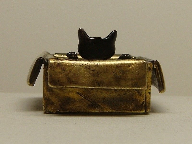 Stray Cat Ring - 戒指 - 其他金属 金色