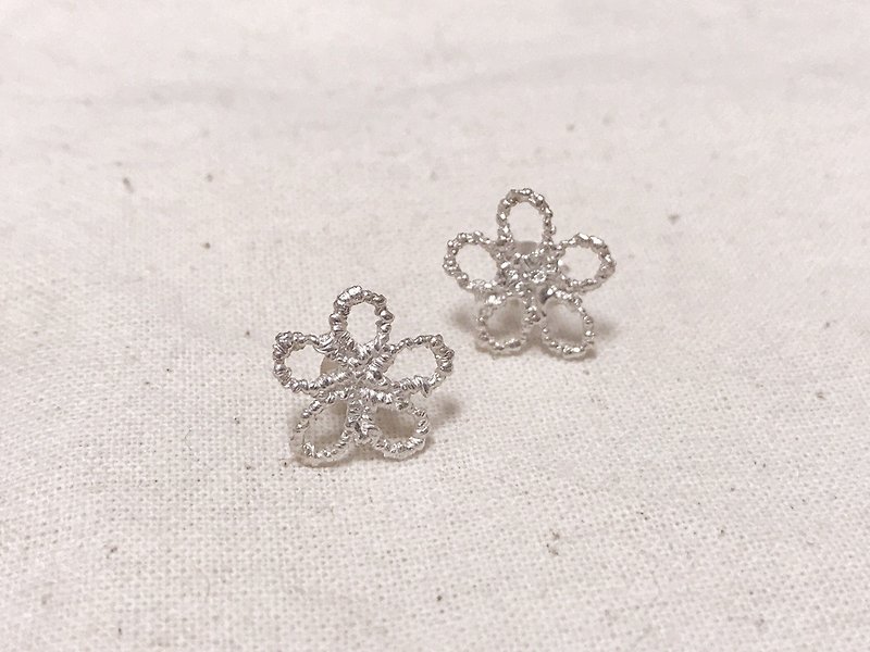 flower pierced earrings/フラワー ピアス - 耳环/耳夹 - 其他金属 银色