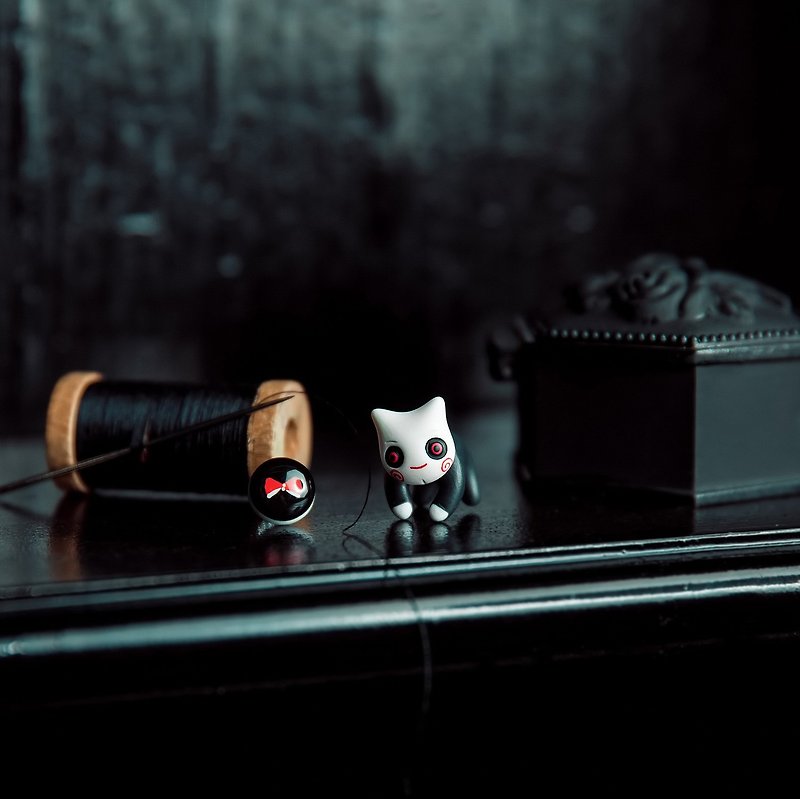 Billy the Puppet Cat - Polymer Clay Earrings, Handmade&Handpaited Catlover Gift - 耳环/耳夹 - 粘土 黑色