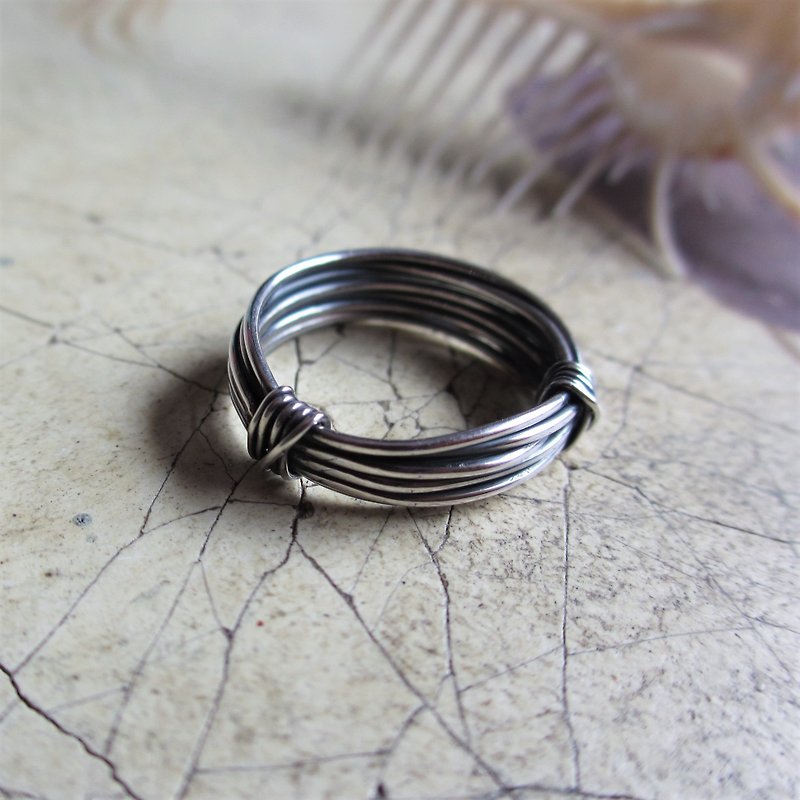 Wire Silver Ring - 戒指 - 其他金属 银色