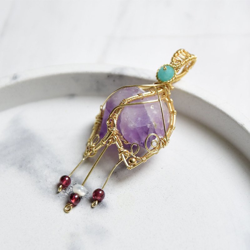 【幸福再临-紫色铃兰】 双尖紫骨干艺术铜线编织坠 - 项链 - 宝石 紫色
