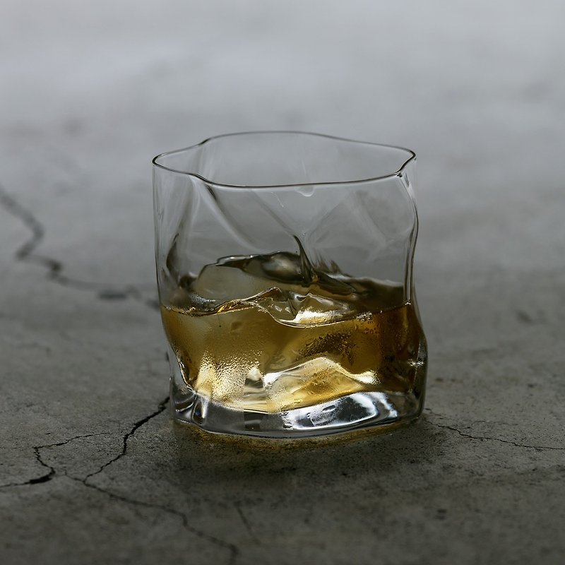 皱折感威士忌杯300ml 透明 - 茶具/茶杯 - 玻璃 透明