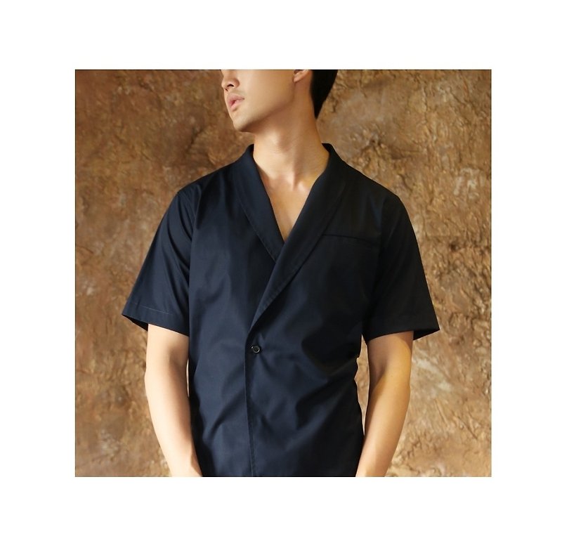 Draping button - up shirt  color: Navy  material : cotton fabric price: 990 THB  - 男装上衣/T 恤 - 棉．麻 蓝色