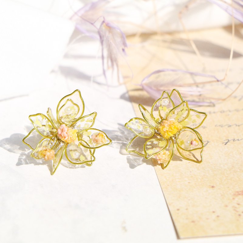 纯。花开盛夏 / 树脂搭配复合式媒材+干燥花创作 925纯银 - 耳环/耳夹 - 树脂 黄色