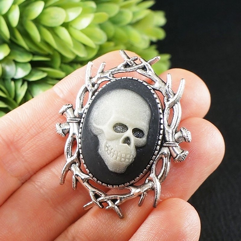 Skeleton Skull Vintage Cameo Brooch Victorian Epoch Black Brooch Pin Jewelry - 胸针 - 其他材质 黑色