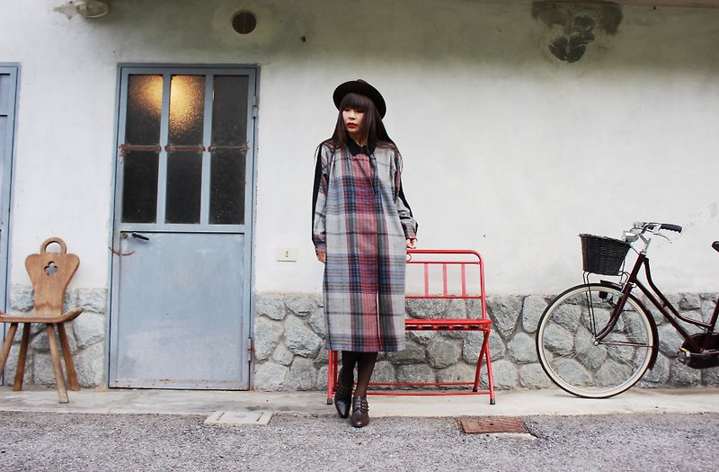 F3051[Vintage洋装]{意大利制里标}灰色红色格纹黑色绒布领设计长袖棉质洋装(Made in Italy) - 洋装/连衣裙 - 棉．麻 灰色