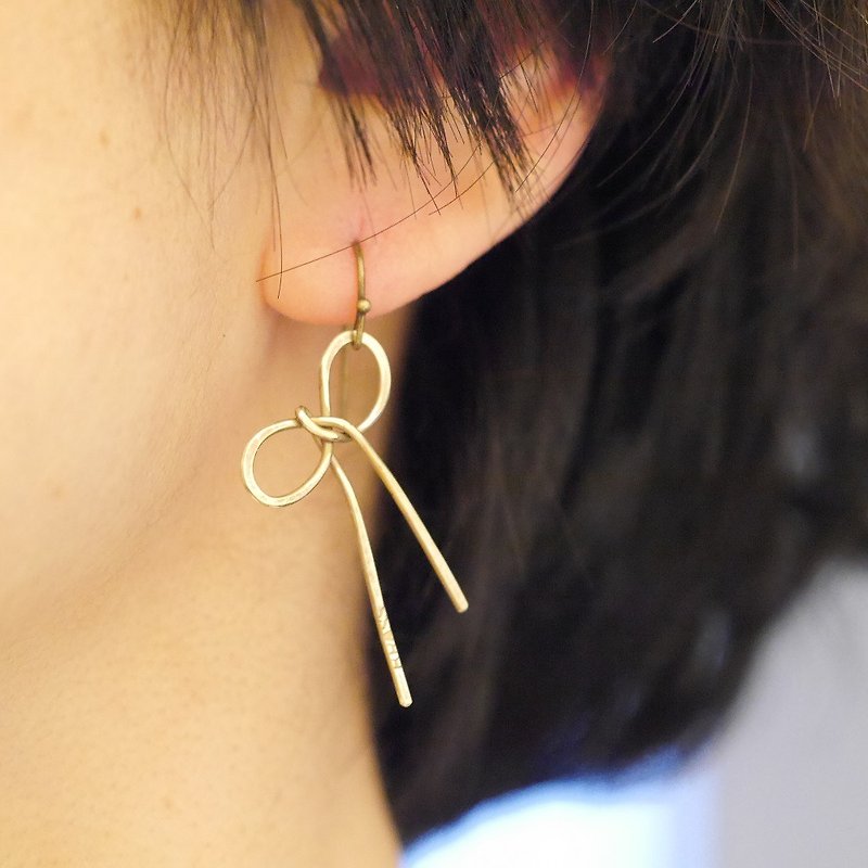RIBON　ピアス　素材　真鍮 - 耳环/耳夹 - 铜/黄铜 金色